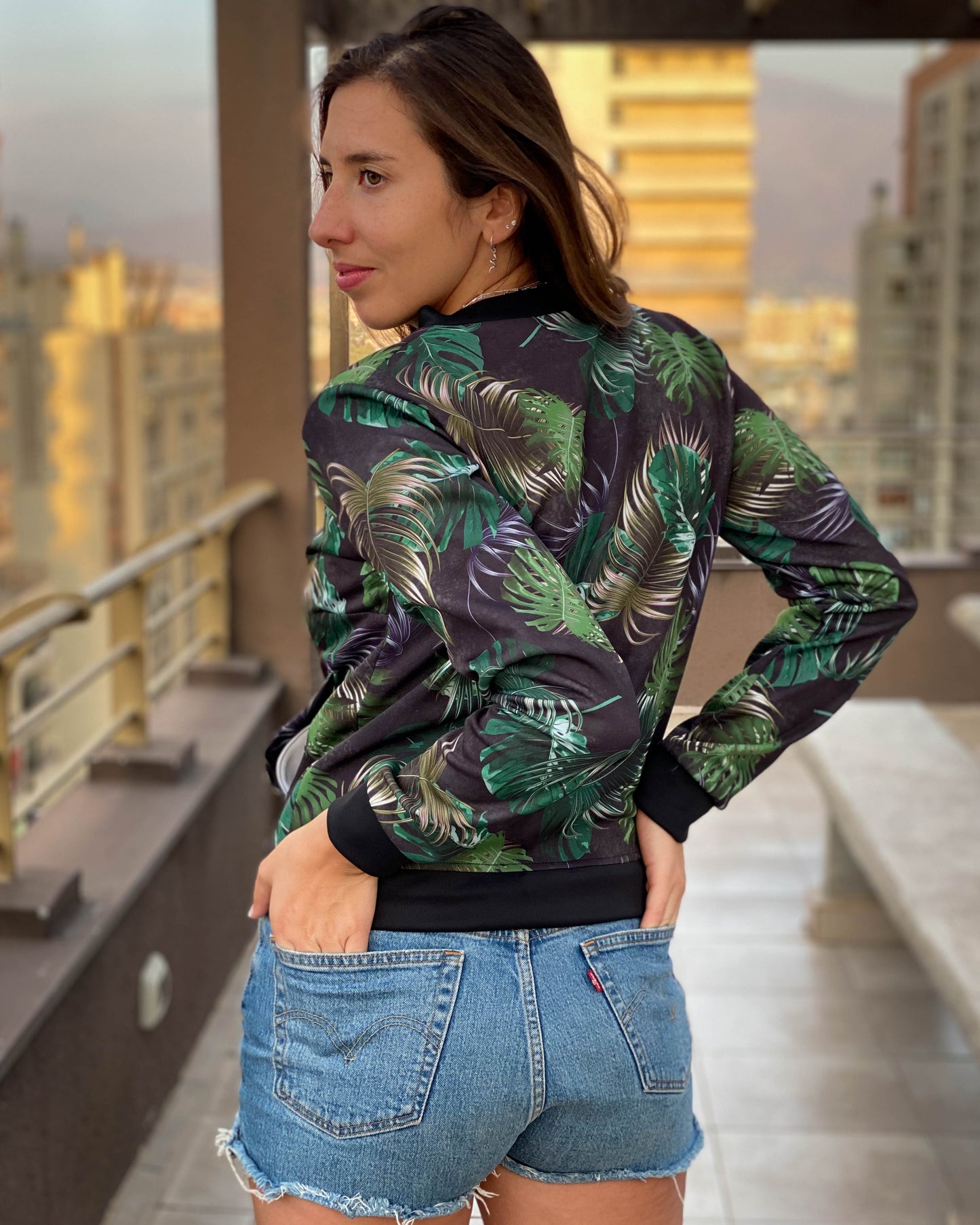 CHAQUETA SCUBA HOJAS.