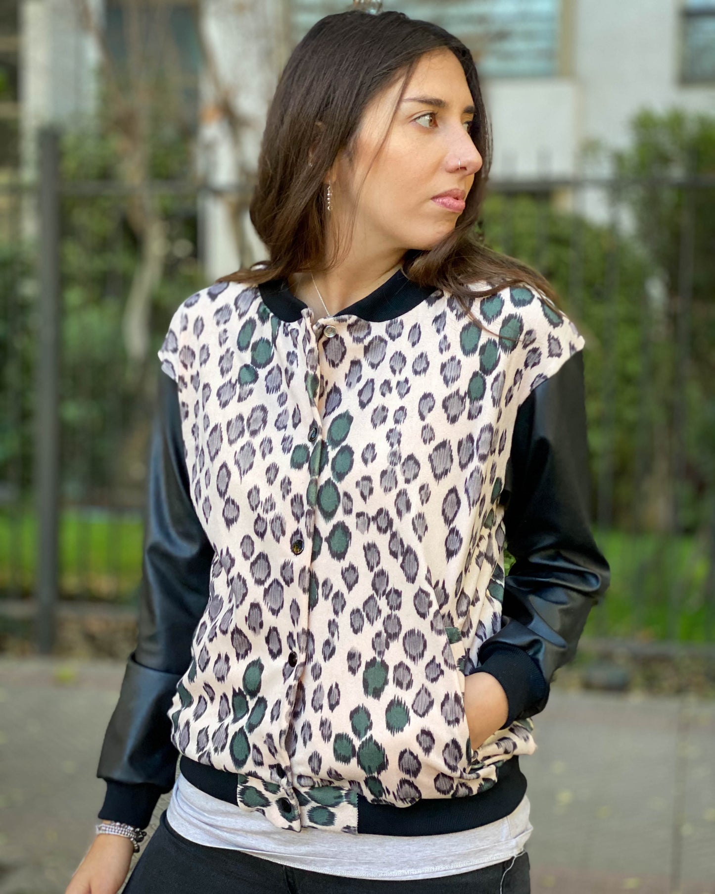 BOMBER PRINT ROSE CORTA.