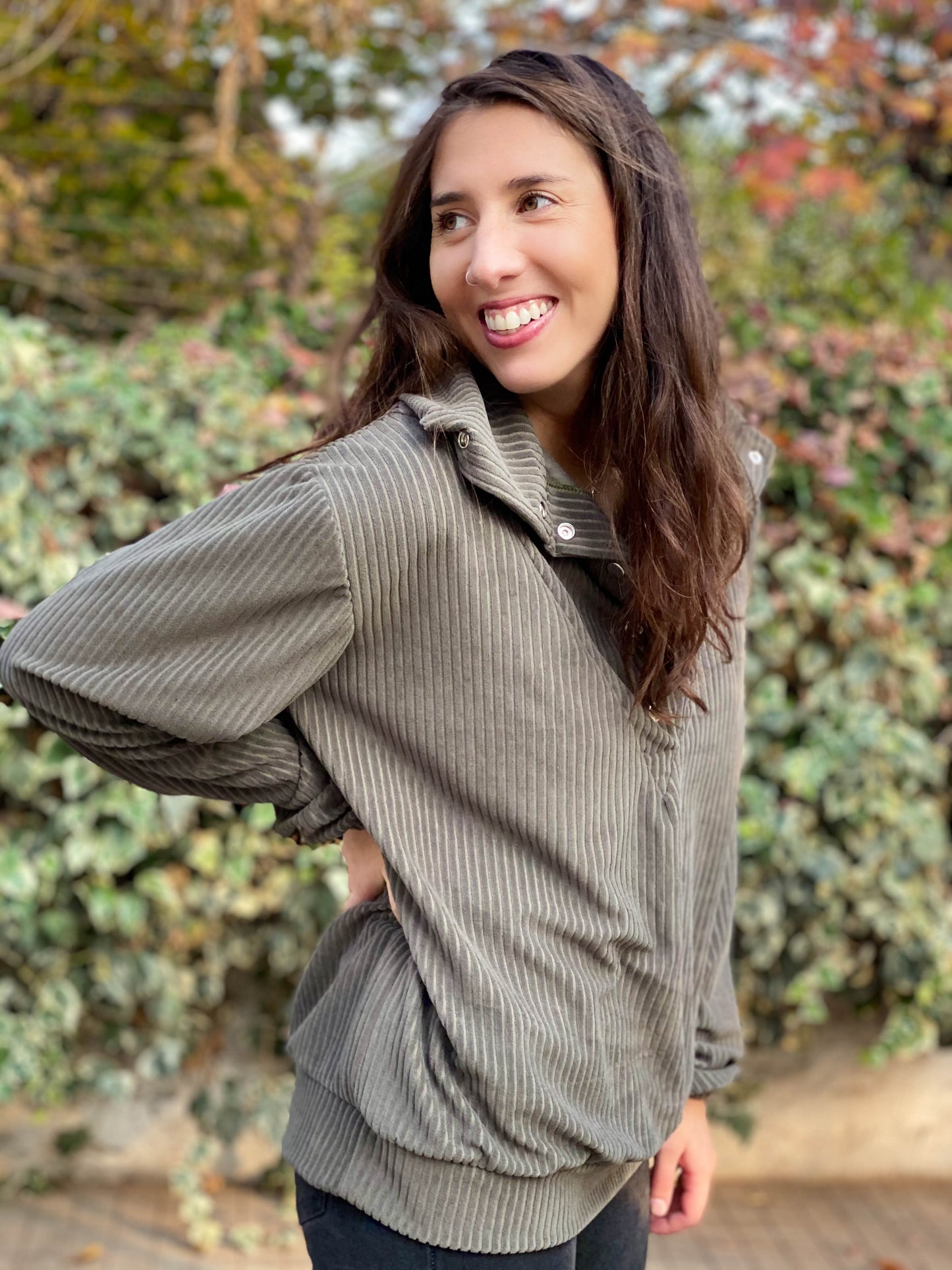 POLERÓN CORDUROY VERDE.