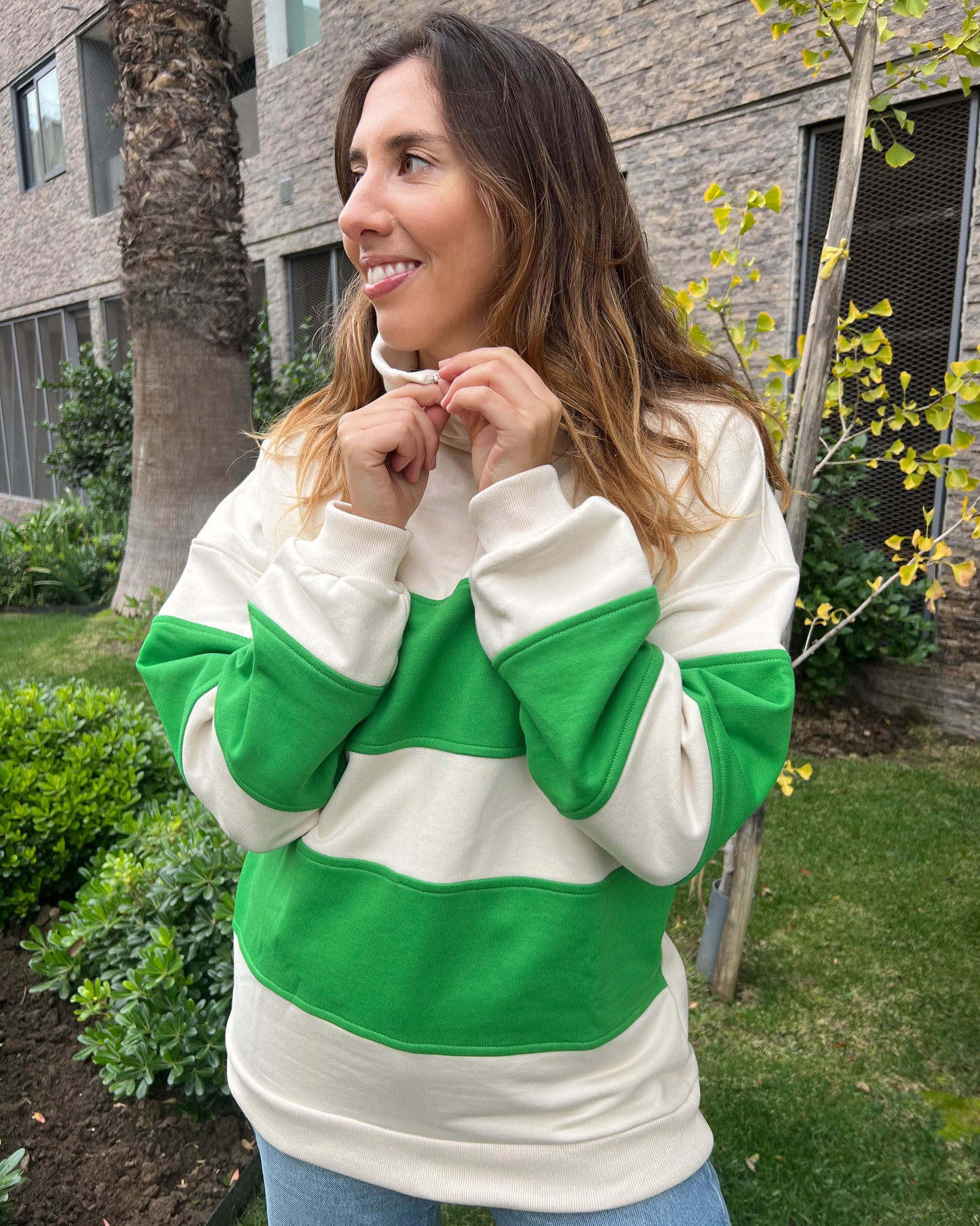 POLERON OVERSIZE COLOR VERDE.