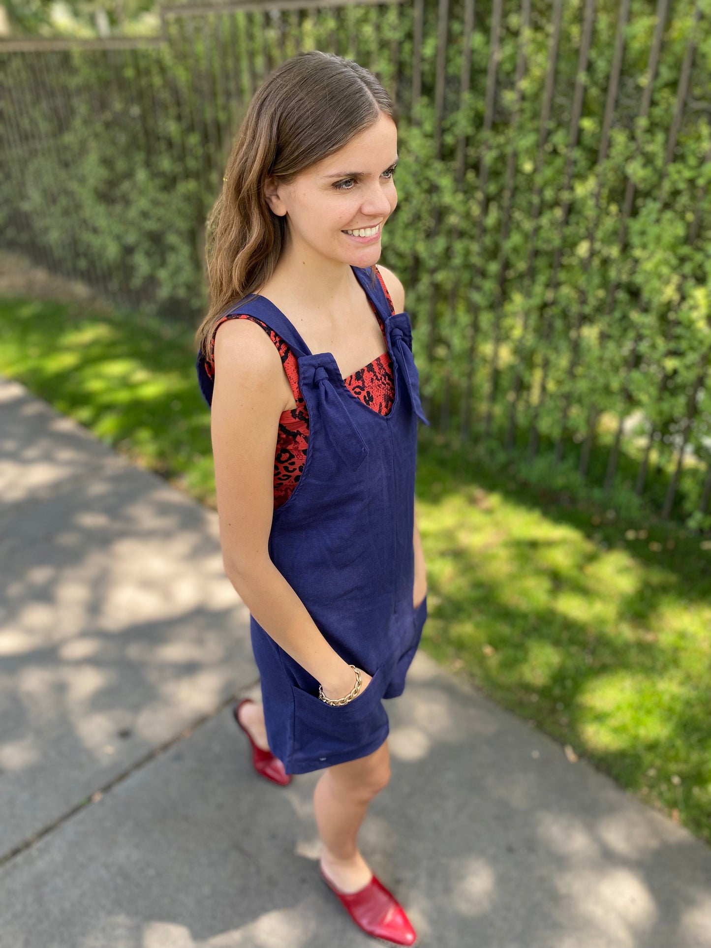 JARDINERA LINO CORTA AZUL.