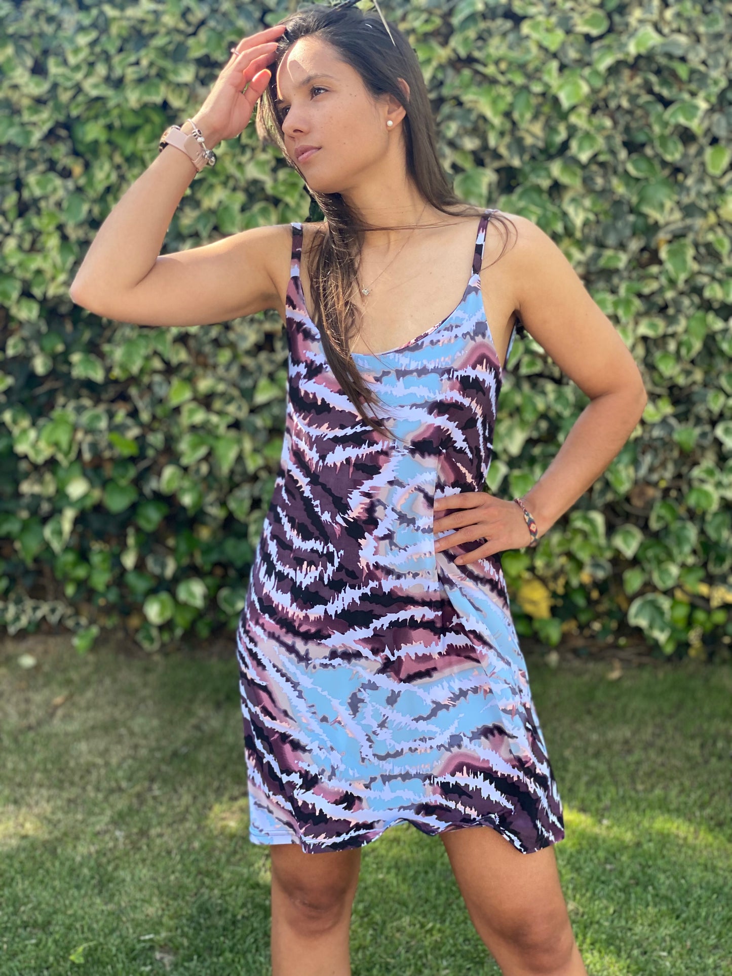 VESTIDO ESCOTE ESPALDA CELESTE.