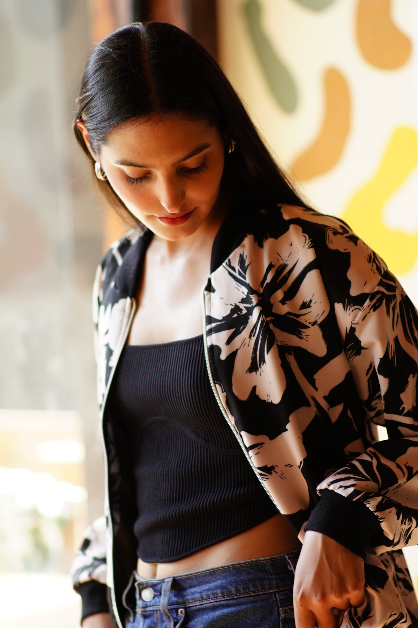 BOMBER NEGRA Y CREMA.