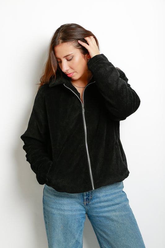 CHAQUETA CORDUROY NEGRA.