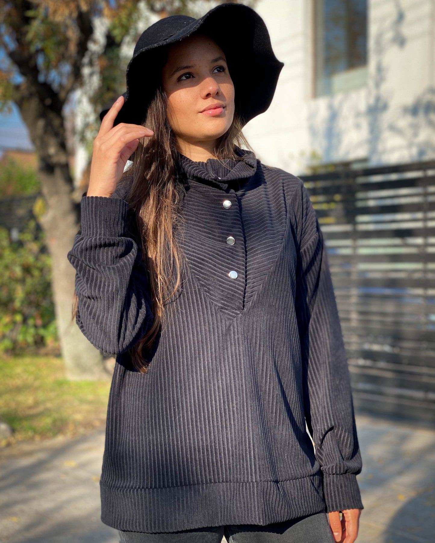 POLERÓN CORDUROY NEGRO.