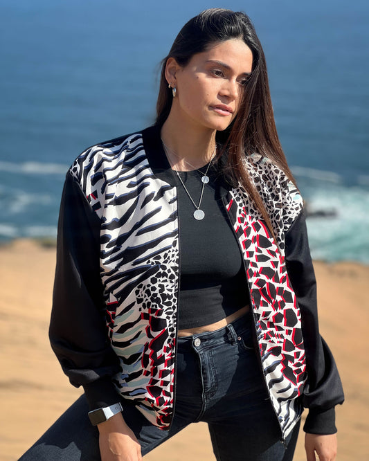 BOMBER JACKET PARTY ROJO MANGA NEGRA.