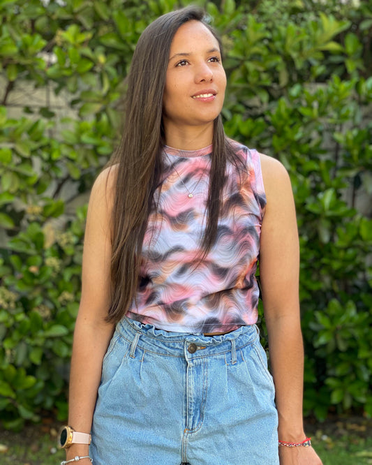 CROP TOP CUELLO ALTO ONDAS.