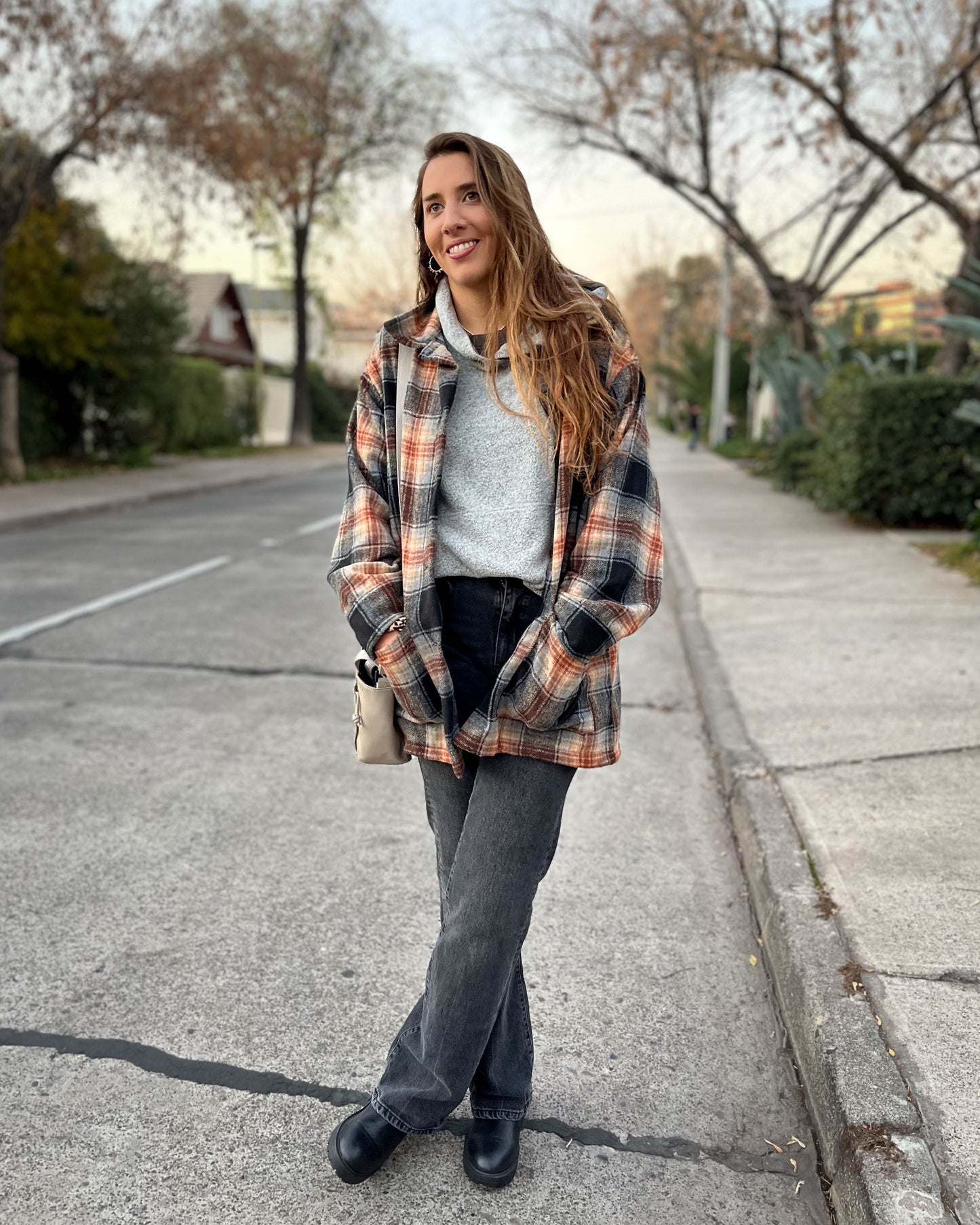 SOBRE CAMISA ESCOCESA.