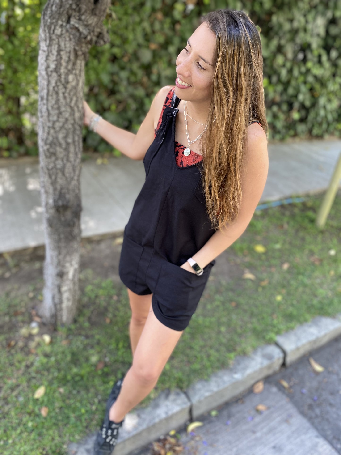 JARDINERA LINO CORTA NEGRA.