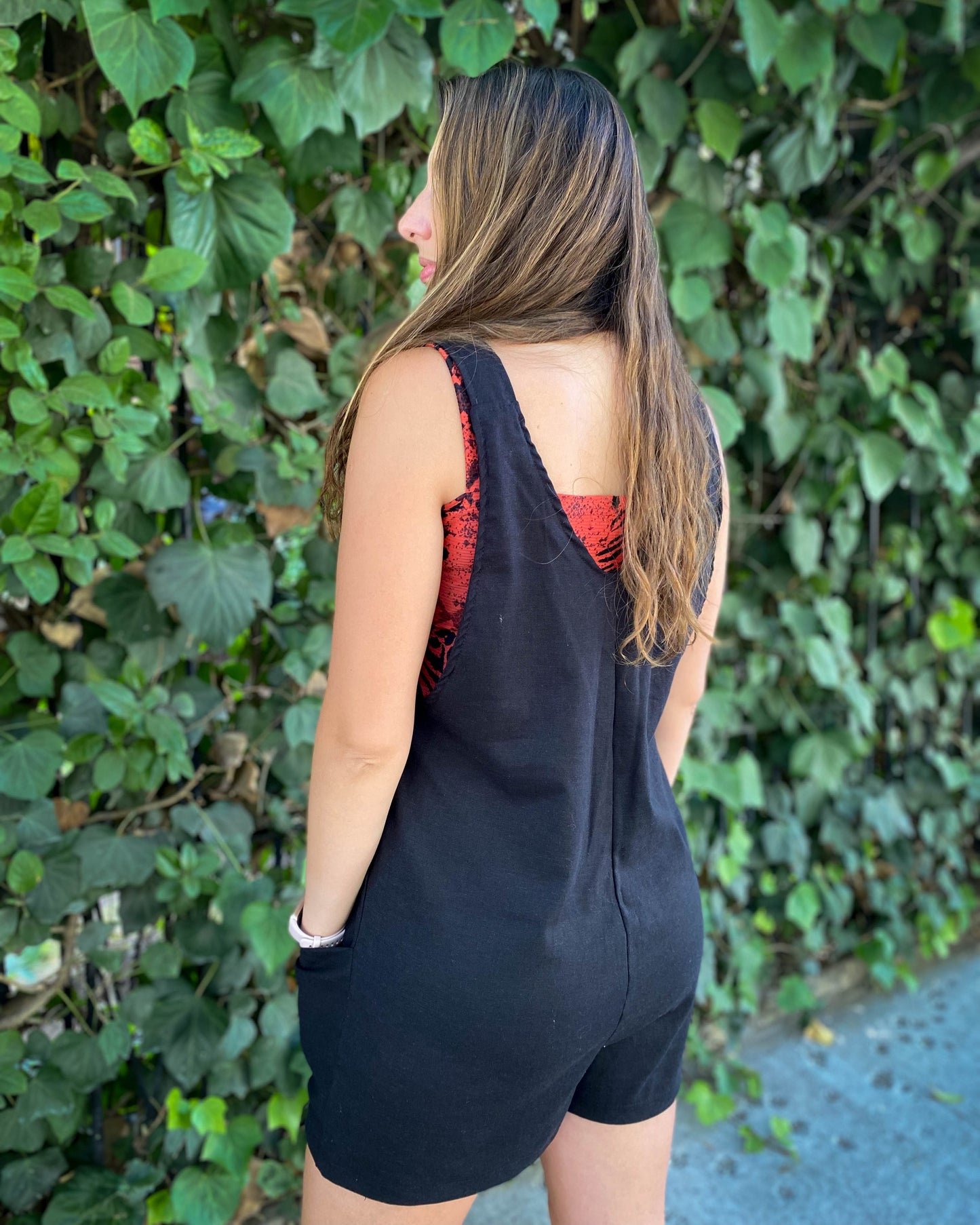 JARDINERA LINO CORTA NEGRA.