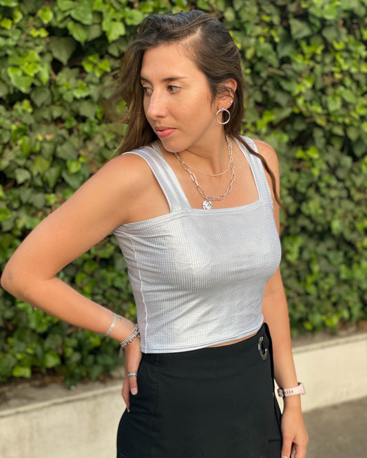 CROP TOP CUADRADO PLATA.