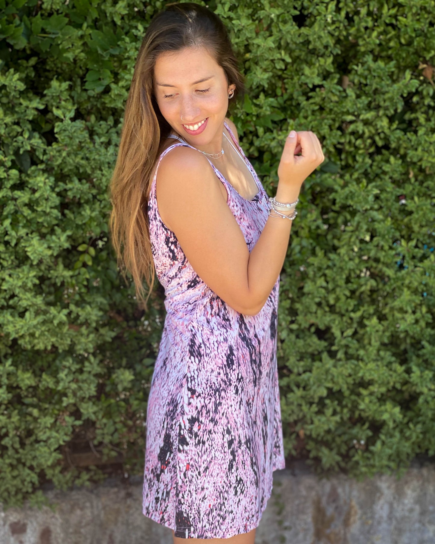 VESTIDO ESCOTE ESPALDA ROSA.