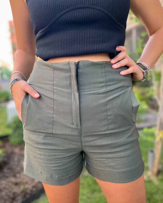 SHORT SASTRERO VERDE.