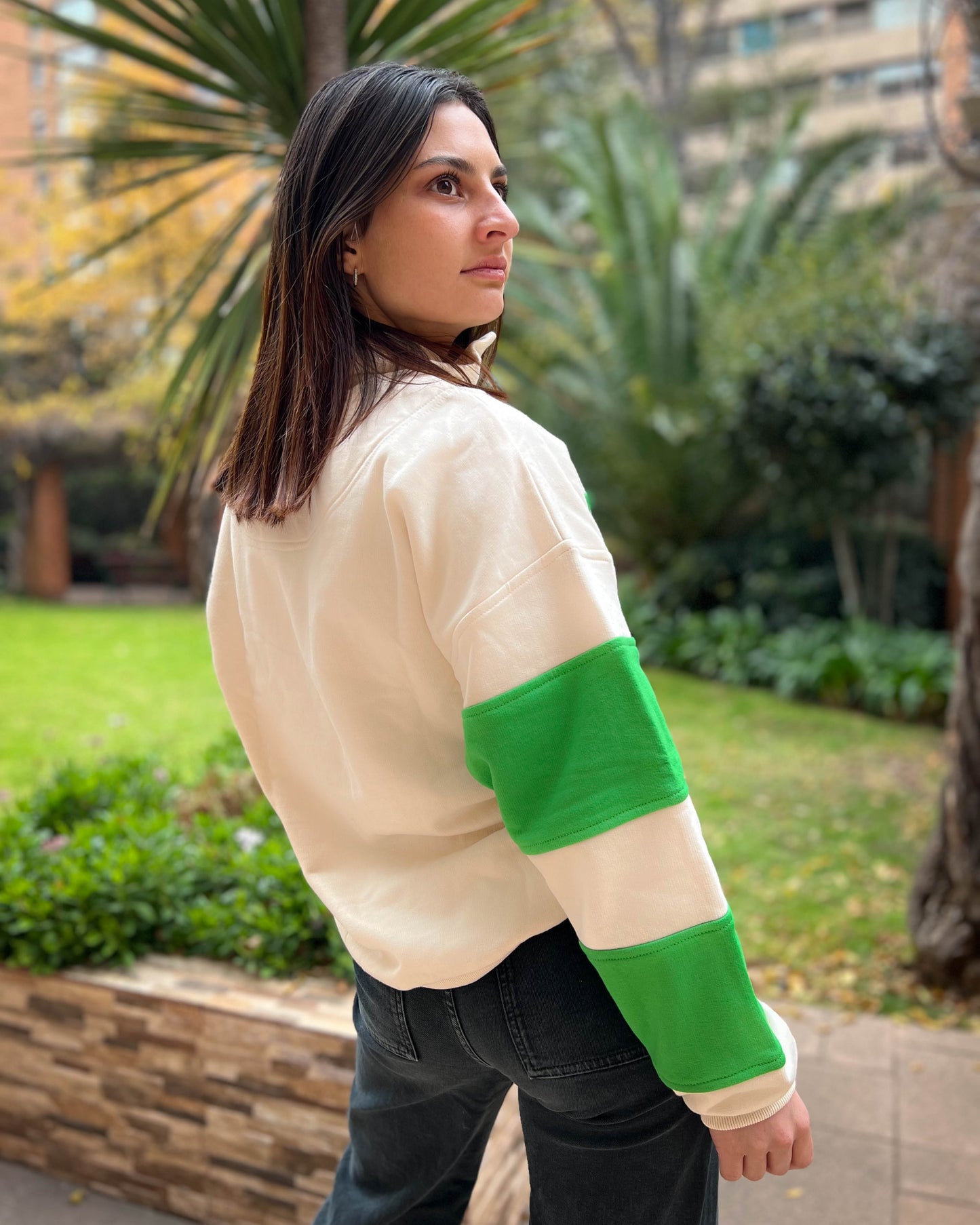 POLERON OVERSIZE COLOR VERDE.