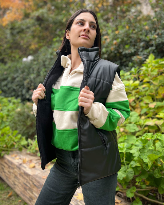 CHAQUETA PUFFA MANGA CORTA NEGRA.