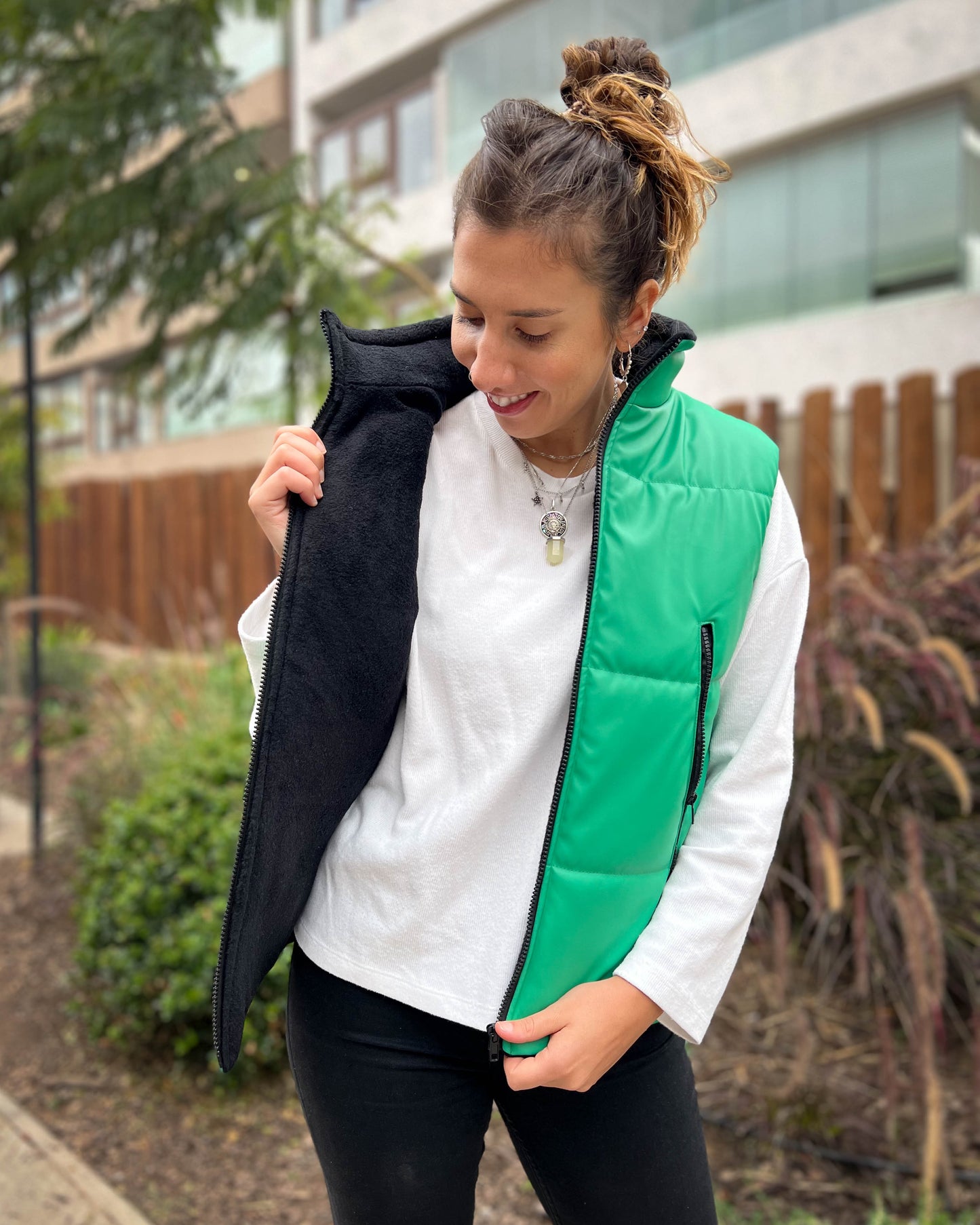 CHAQUETA PUFFA MANGA CORTA VERDE.