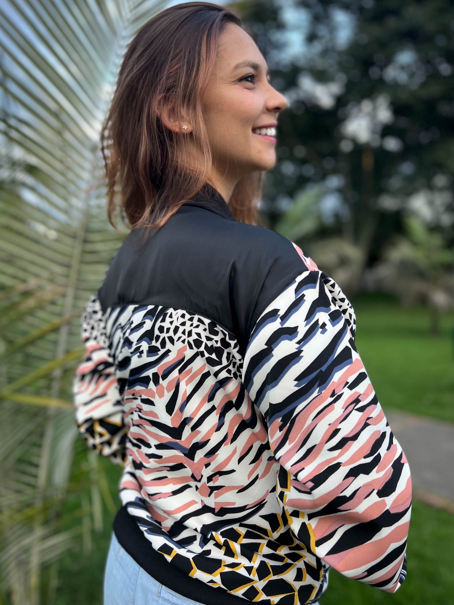 BOMBER JACKET PARTY AMARILLO.