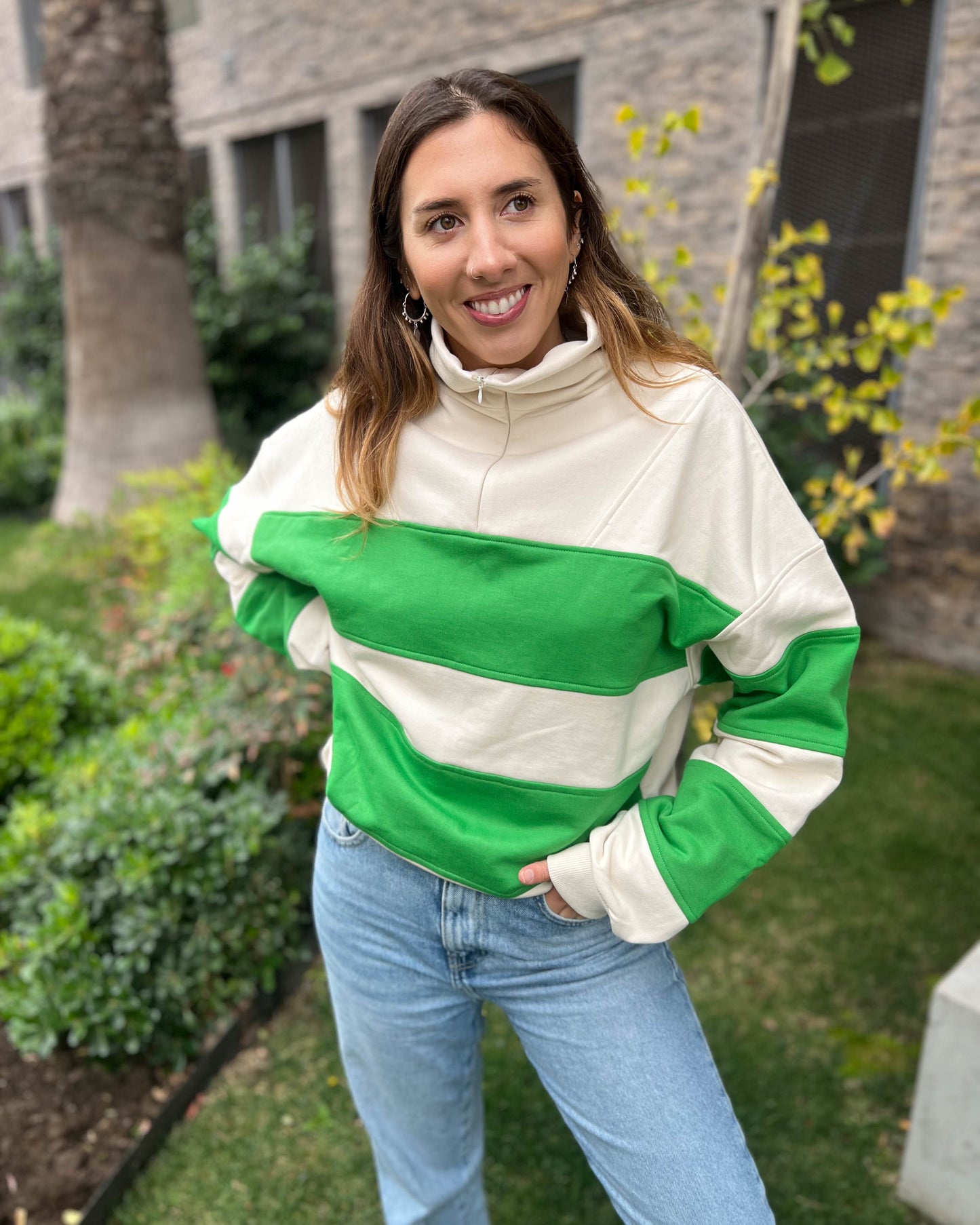 POLERON OVERSIZE COLOR VERDE.