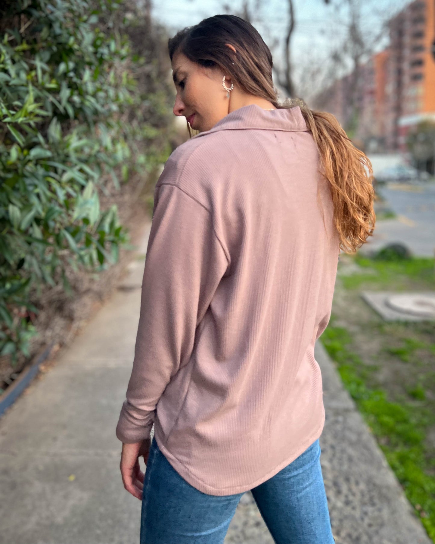 MAXICAMISA CAFÉ ROSÁCEO.